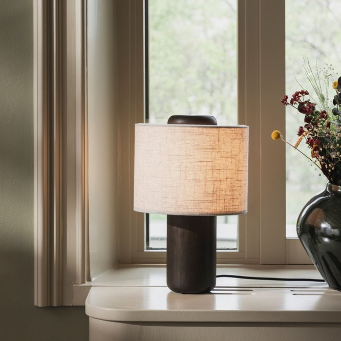 Lampa stołowa dark japandi drewniana Bosco z kremowym abażurem lnianym